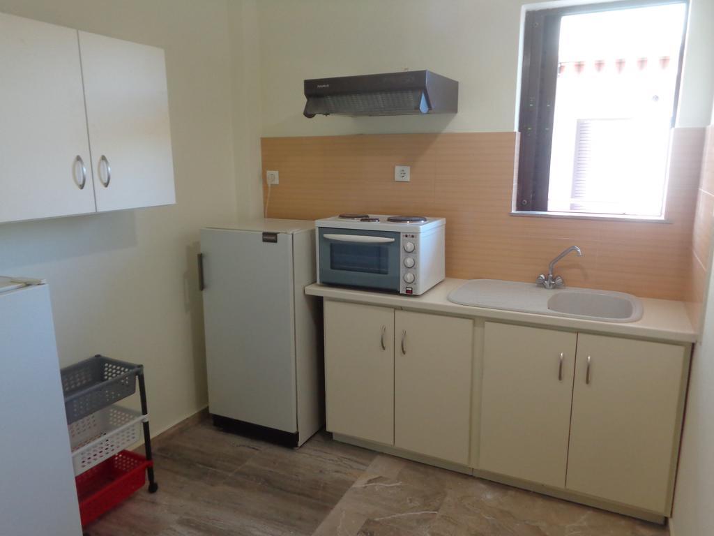 Finikas Apartment Iria Bagian luar foto