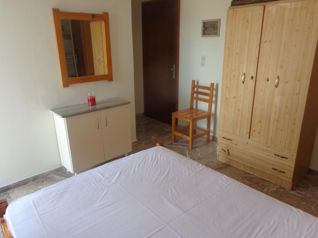 Finikas Apartment Iria Bagian luar foto